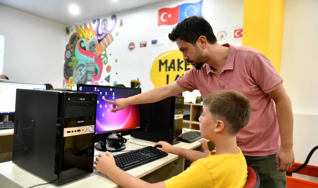 Muratpaşa Belediyesi, ASSİM Teknoloji Merkezi’nde teknolojiye ilgi duyan çocuklar için