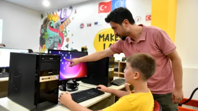 Muratpaşa Belediyesi, ASSİM Teknoloji Merkezi’nde teknolojiye ilgi duyan çocuklar için