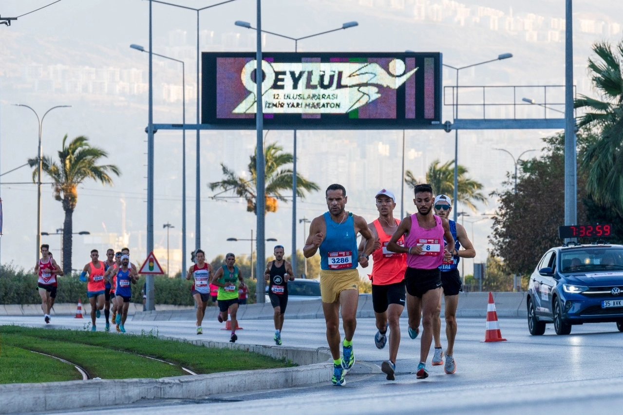 İzmir Büyükşehir Belediyesi’nin düzenlediği 13’üncü Uluslararası Dokuz Eylül İzmir Yarı