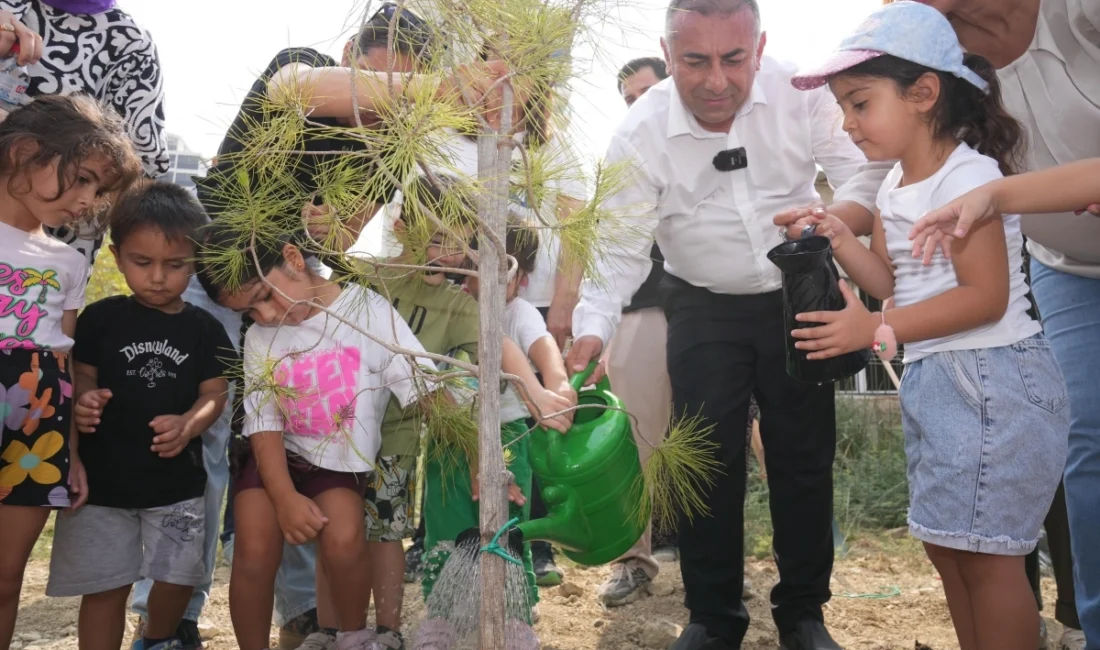 Adana Büyükşehir Belediyesi Çocuk Hakları Koruluğu’nda miniklerin katılımıyla fidan dikimi