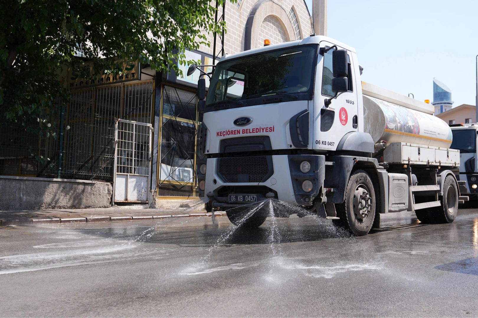 Ankara’da Keçiören Belediyesi ekipleri ilçe genelinde geniş kapsamlı temizlik çalışması