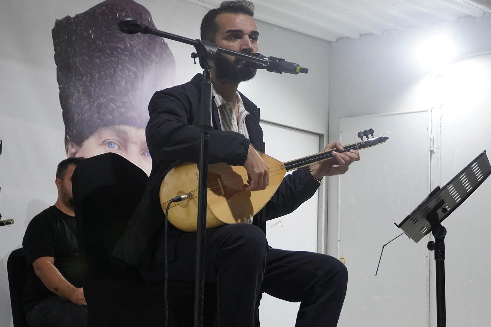 Ankara Keçiören Belediyesi’nin mahallelerde düzenlediği yaz konserlerinin ilki Yükseltepe Mahallesi