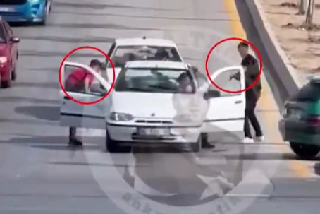 İçişleri Bakanı Ali Yerlikaya, Ankara’nın Altındağ ilçesinde bir işyeri önünde