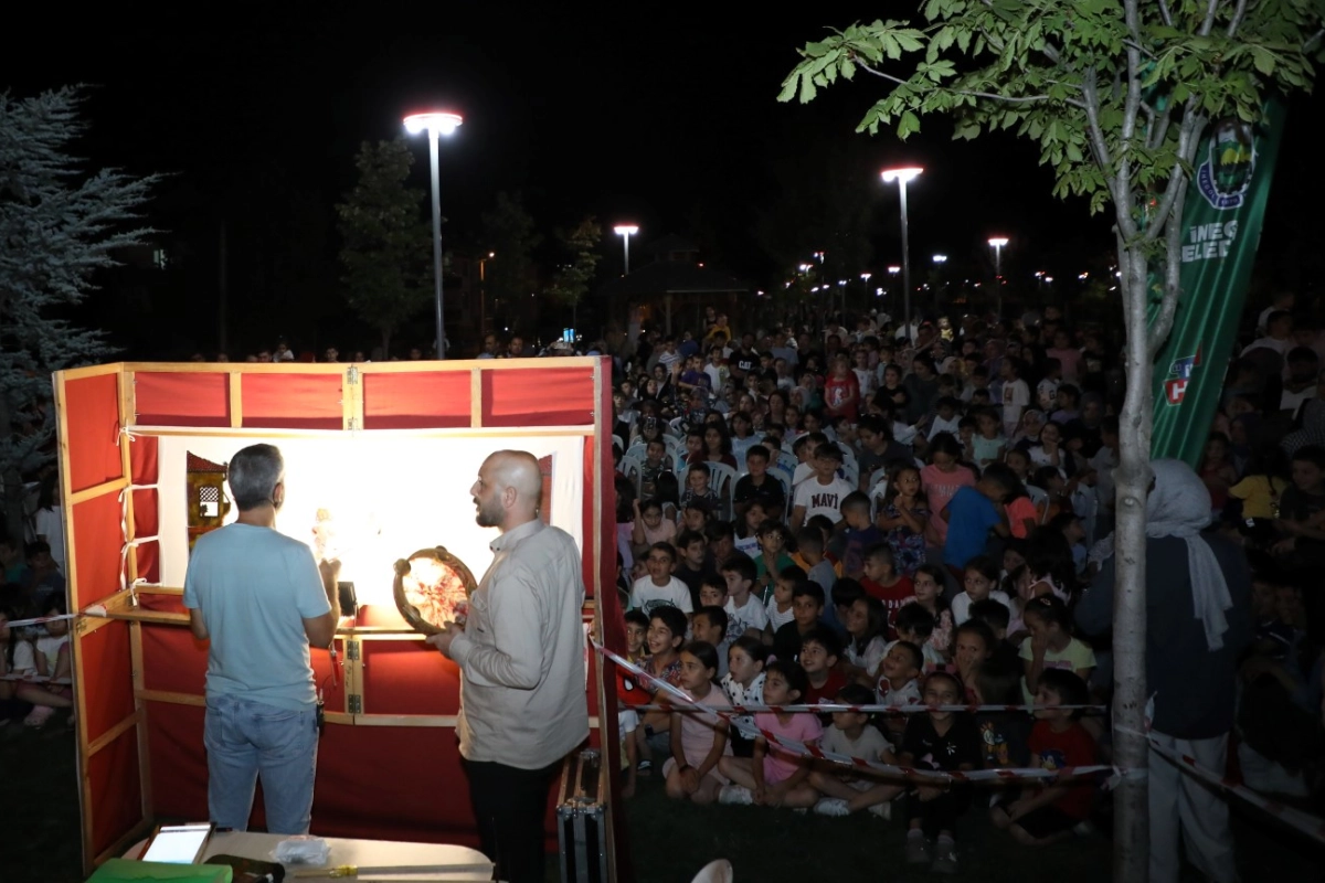 Bursa’da İnegöl Belediyesi yaz sezonu kültür sanat etkinlikleri kapsamında iki