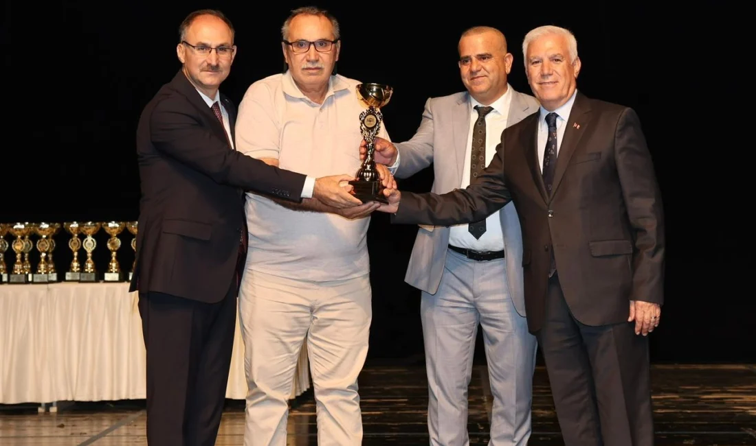 Bursa Amatör Spor Kulüpleri Federasyonu 2024-2025 Futbol Müsabakaları Kupa Töreni’nde