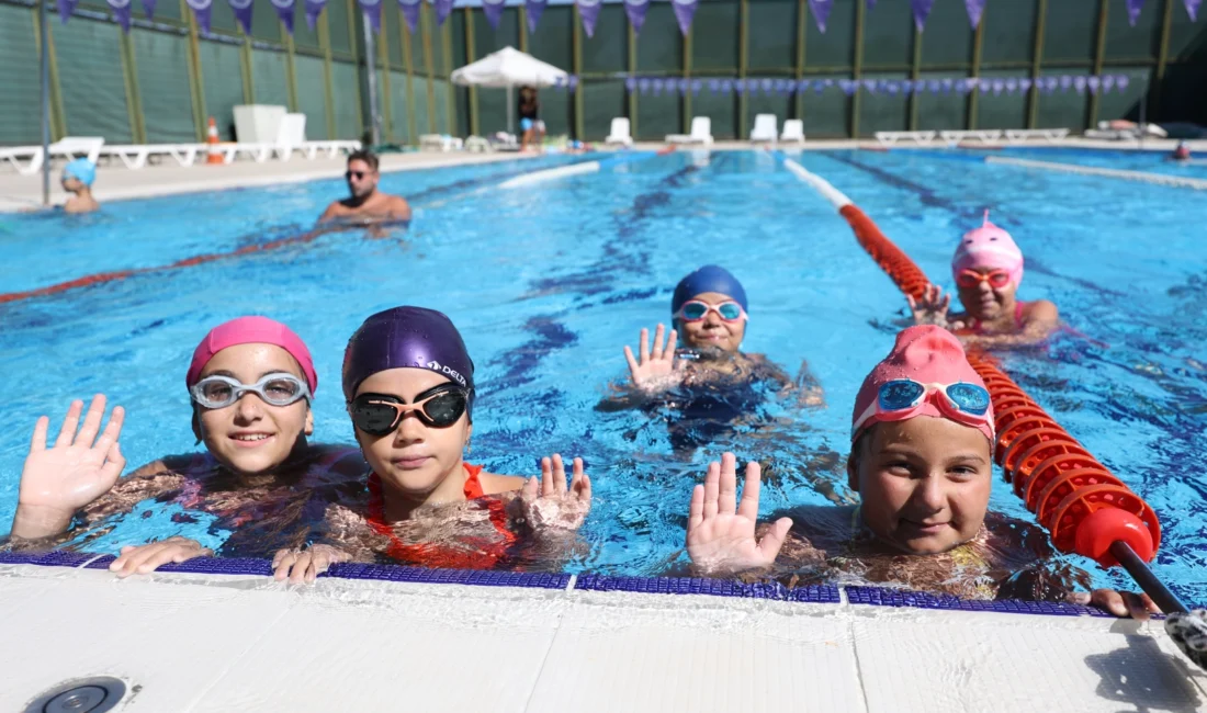 Bursa Büyükşehir Belediyesi’nce düzenlenen Yaz Spor Okulları, çocuklara hem eğlenerek