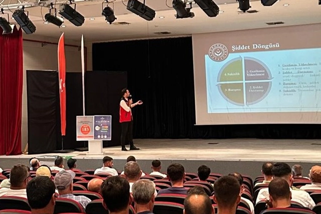 Edirne’nin Keşan ilçesinde ‘Aile Yılı’ söyleşileri kapsamında düzenlenen eğitimde, Denetimli