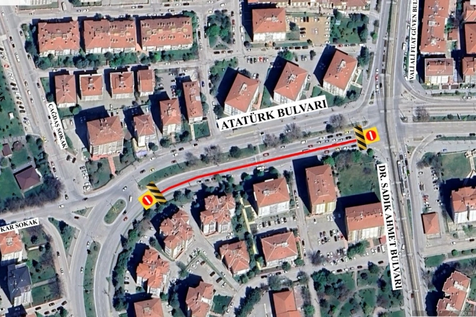 Eskişehir Büyükşehir Belediyesi, kent genelinde sürdürdüğü yol yapım, bakım ve