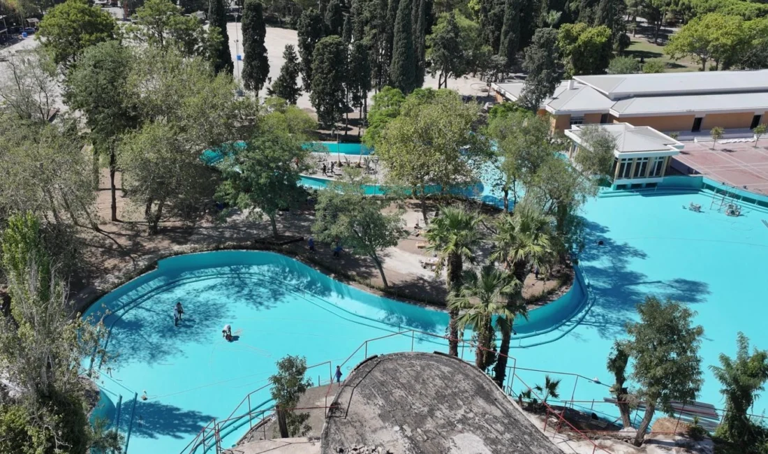 İzmir Büyükşehir Belediyesi tarafından aslına uygun olarak inşa edilen Göl