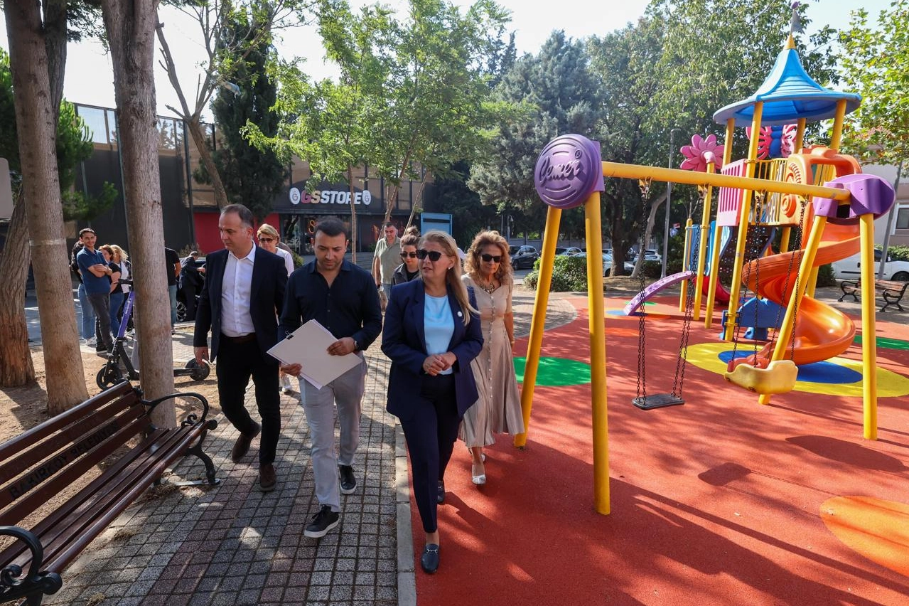 İstanbul Bakırköy Belediyesi, ilçe genelindeki parkları yepyeni bir görünüme kavuşturmaya