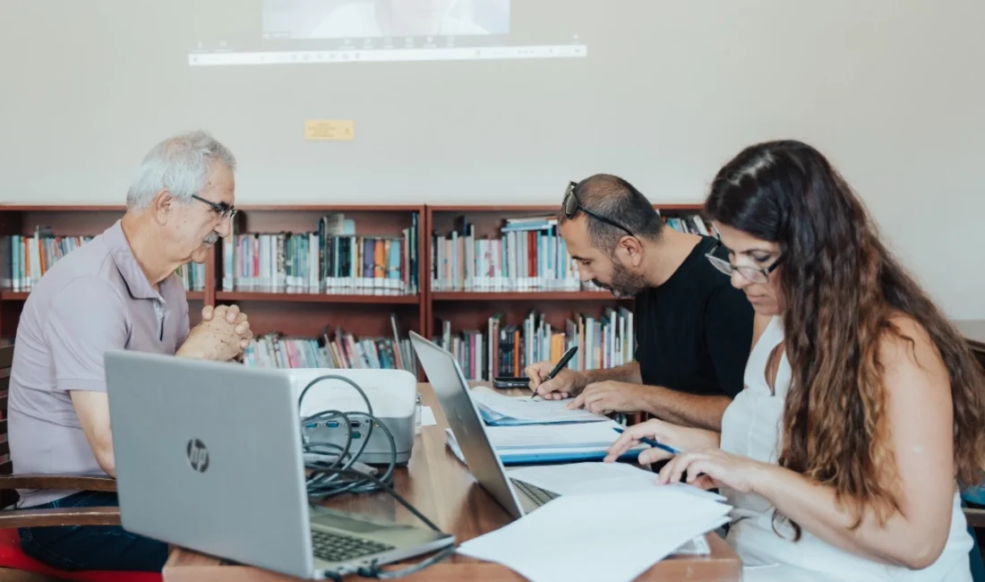 İzmir Büyükşehir Belediyesi tarafından düzenlenen “Edebiyat Yolculuktur” temalı Şiir, Öykü