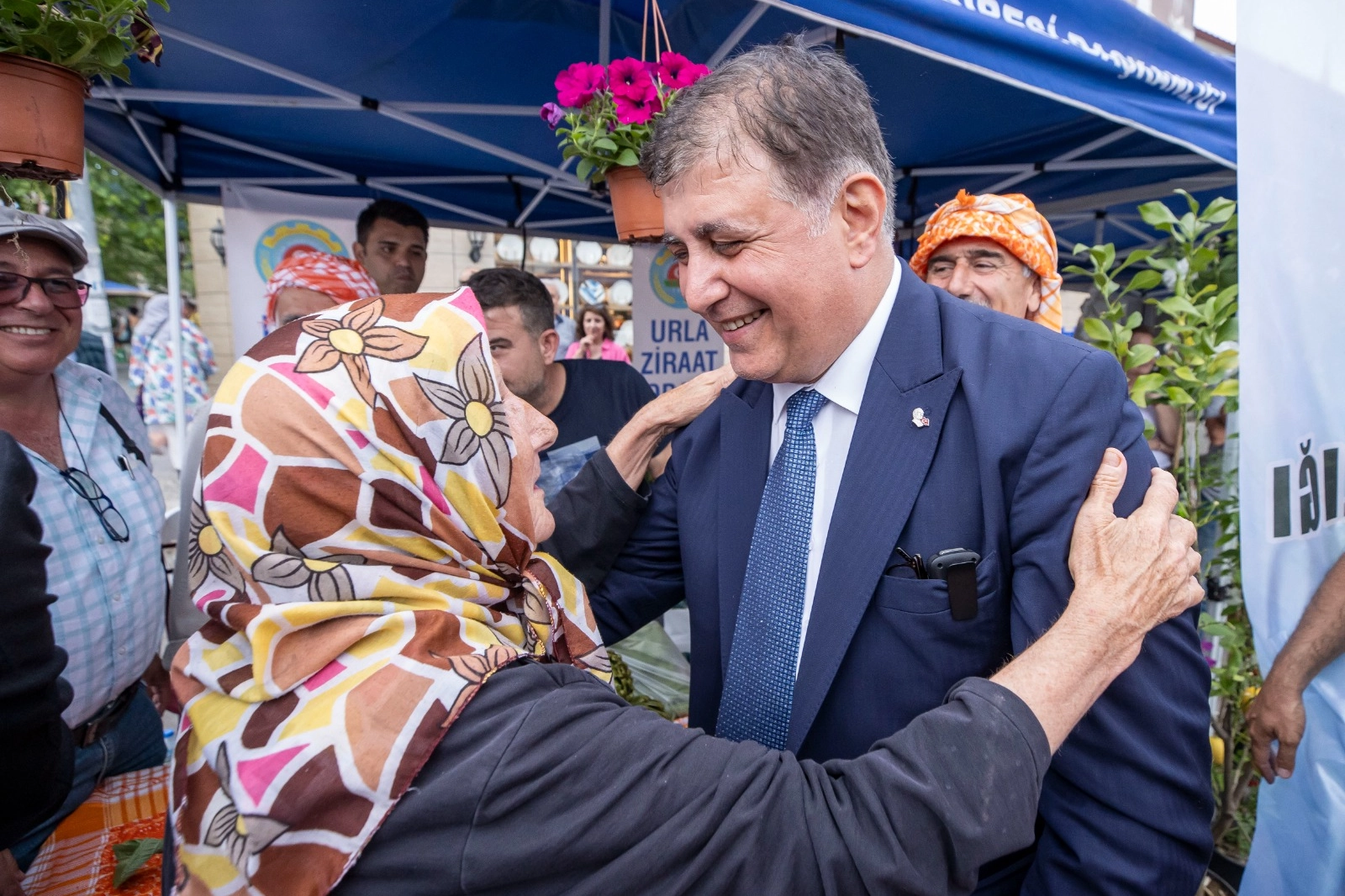İzmir Büyükşehir Belediyesi, ekonomik zorluklarla mücadele eden emeklilere yönelik desteklerini