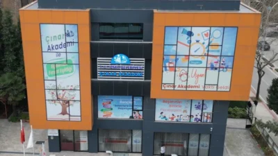 İzmit Belediyesinin eğitim alanındaki vizyon projelerinden biri olan Çınar Akademi,