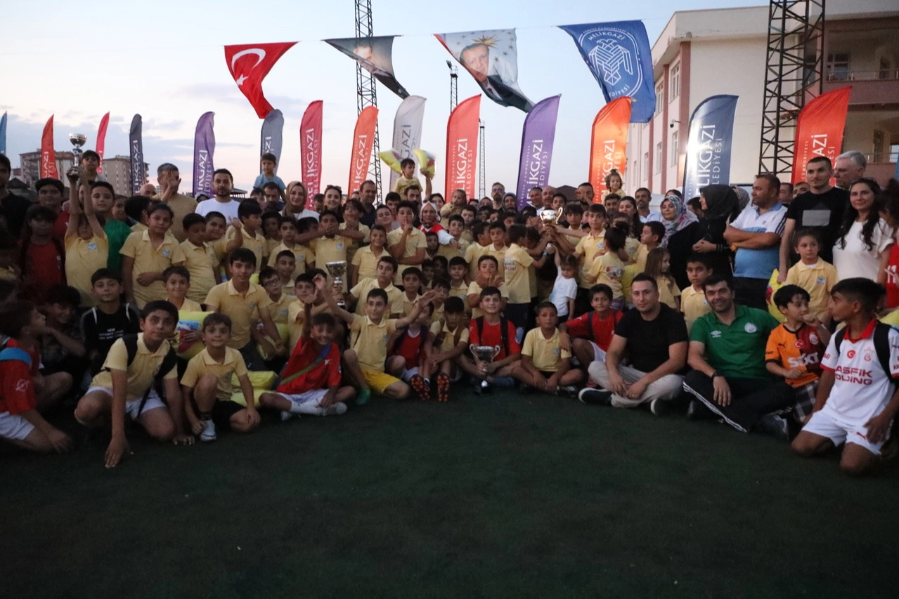 Kayseri Melikgazi Belediyesi Tesisler Arası Futbol Turnuvası oynanan final karşılaşması