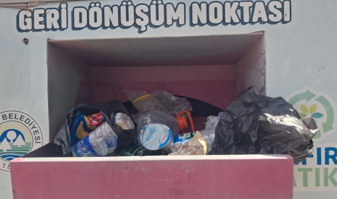 Edirne Keşan’da ikinci el giysi toplama kutularına çöp atılması, vatandaşların