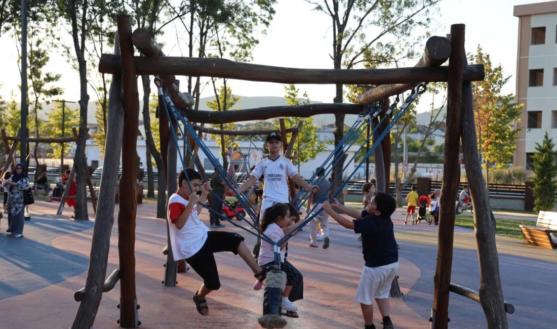 Kocaeli Büyükşehir Belediyesi’nin vizyon projelerinden Derince Sağlıklı Yaşam Parkı, vatandaşların