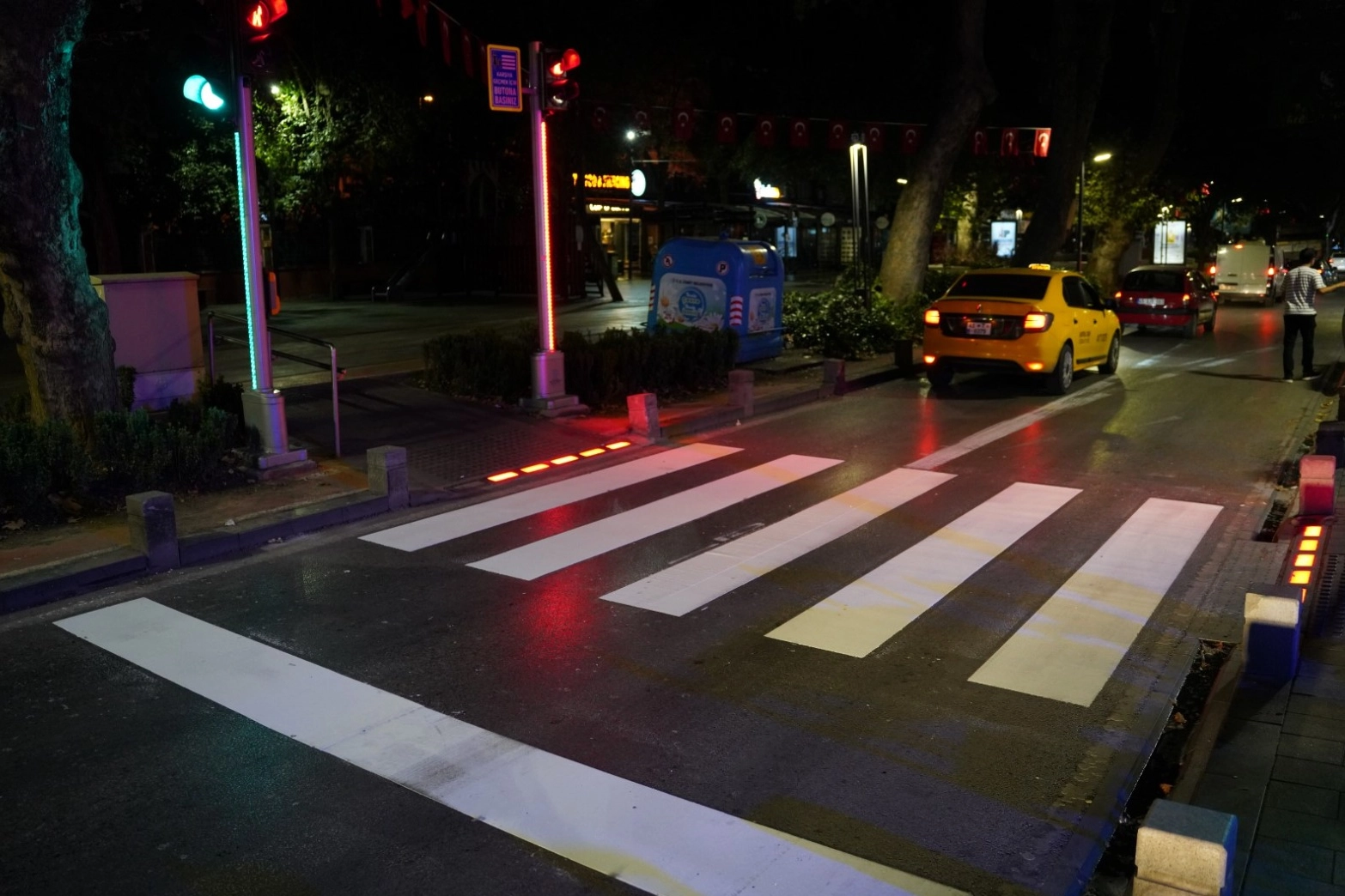 Kocaeli Büyükşehir Belediyesi, kent genelinde trafik güvenliğini artırmak amacıyla yaya