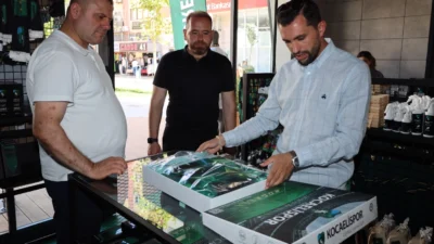 Kocaeli Büyükşehir Belediyesi, Kocaelispor ürünlerinin satış noktalarını şehrin üç merkezi