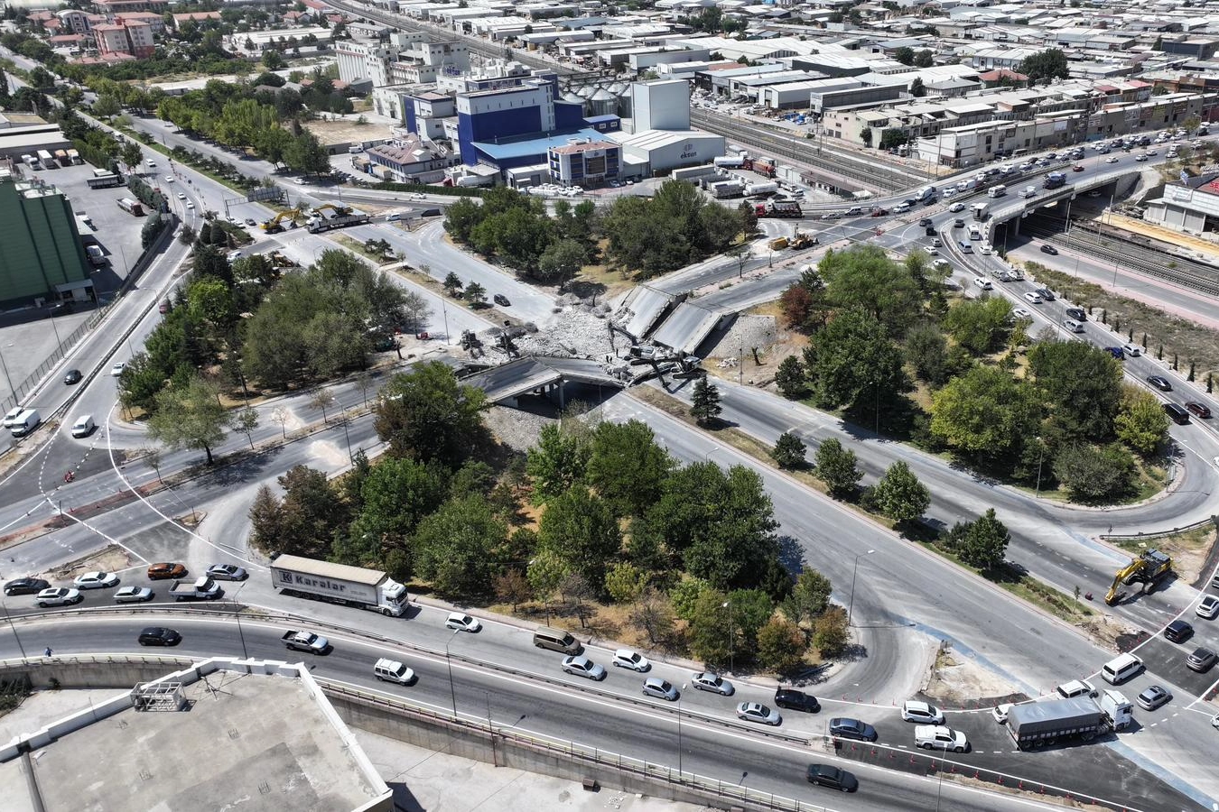 Konya Büyükşehir Belediyesi tarafından, trafiği rahatlatmak için Ankara Caddesi ile