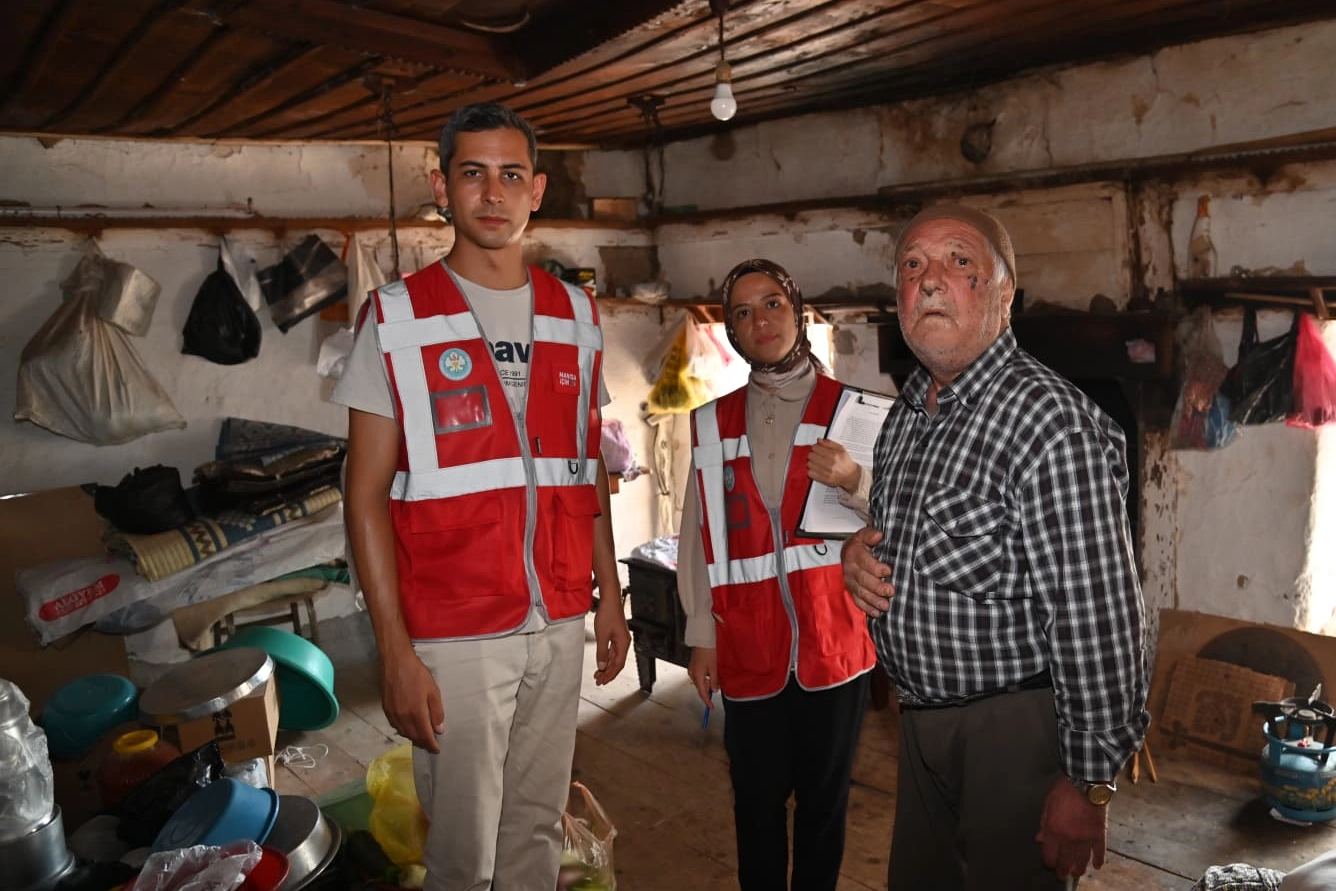 Manisa Büyükşehir Belediyesi, Balıkesir Sındırgı depreminde zarar gören Kırkağaç’a bağlı