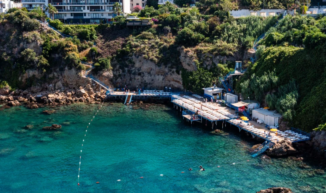 Antalya’nın eşsiz falezlerinin Akdeniz’le buluştuğu noktada yer alan Muratpaşa Belediyesi’nin