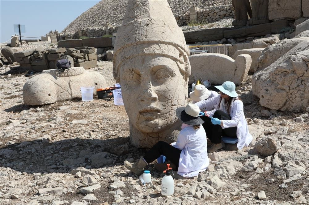 Kültür ve Turizm Bakanlığı, Nemrut Dağı’ndaki kolosal heykelleri nano teknolojiyle