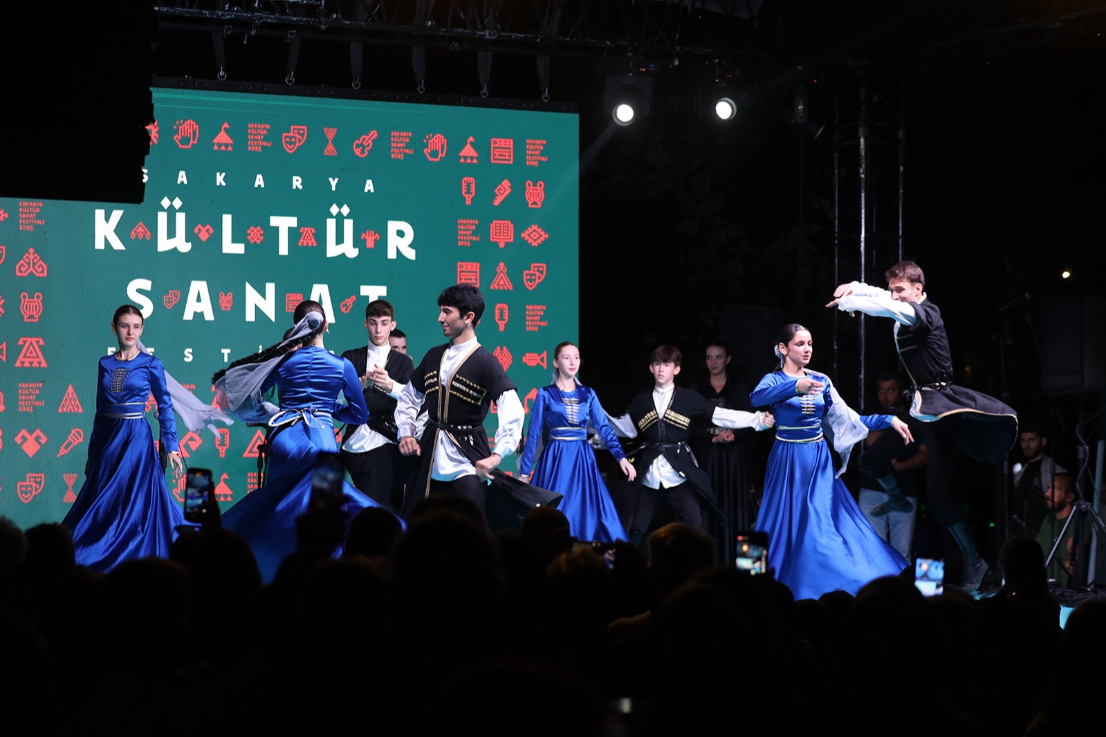 Sakarya Büyükşehir Belediyesi’nin Millet Bahçesi’nde büyük coşkuya sahne olan Sakarya