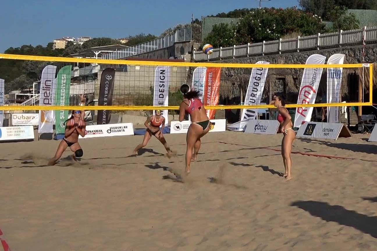 İstanbul’da Şile Ayazma Plajı’nda düzenlenen 3. Marin Beach Voleybol Turnuvası,