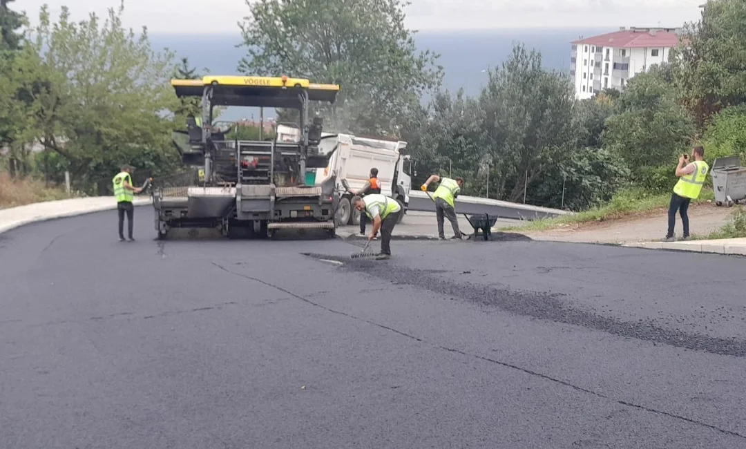 Trabzon Büyükşehir Belediyesi, şehir merkezi ve ilçelerde yürüttüğü asfalt ve