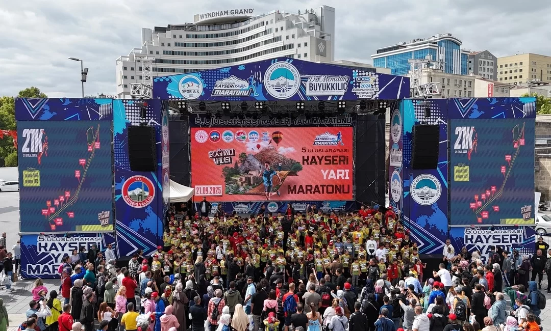 Kayseri Büyükşehir Belediyesi’nin 5’inci Uluslararası Kayseri Yarı Maratonu kapsamında düzenlediği