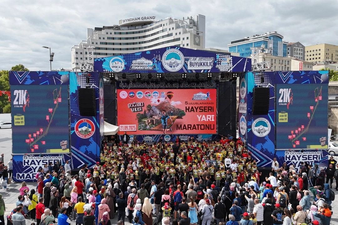 Kayseri Büyükşehir Belediyesi’nin 5’inci Uluslararası Kayseri Yarı Maratonu kapsamında düzenlediği