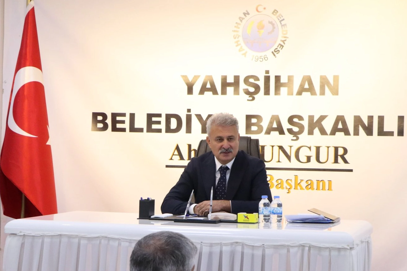 AK Partili Yahşihan Belediye Başkanı Ahmet Sungur ve beraberinde 8