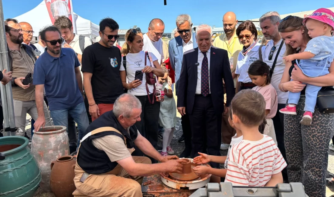 Bursa Büyükşehir Belediyesi, Aktopraklık Arkeopark’ta ArkeoFest 2025’in açılışını gerçekleştirdi. Festival,