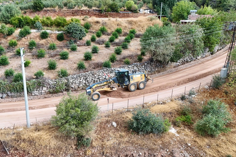 Büyükşehir Belediyesi, Antalya’nın kırsal bölgelerinde asfalt çalışmalarını tüm hızıyla sürdürüyor.