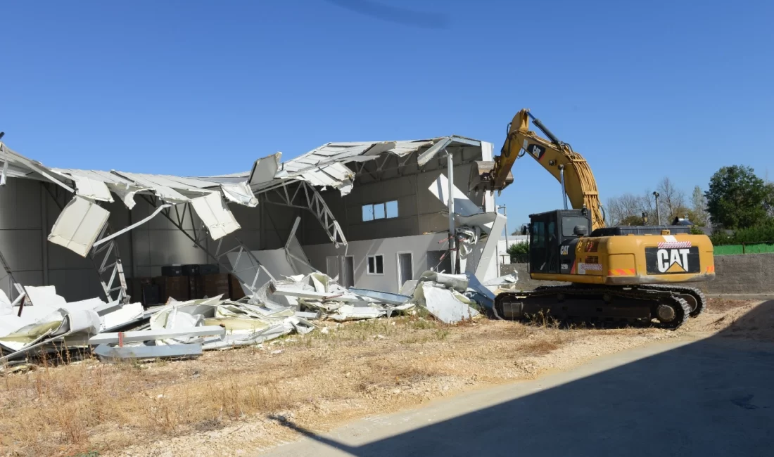 Bursa’da Nilüfer Belediyesi, kaçak yapılaşmayla mücadelesi kapsamında Ürünlü Mahallesi’nde biri