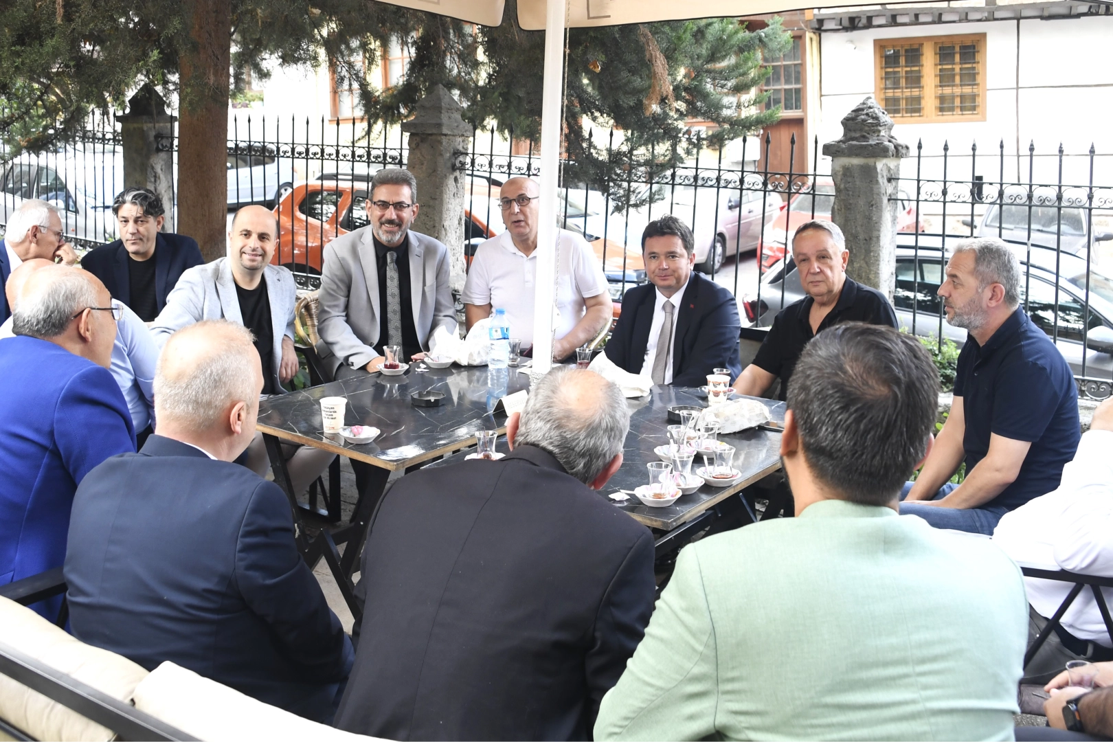 Bursa Osmangazi Belediye Başkanı Erkan Aydın, her hafta düzenli olarak