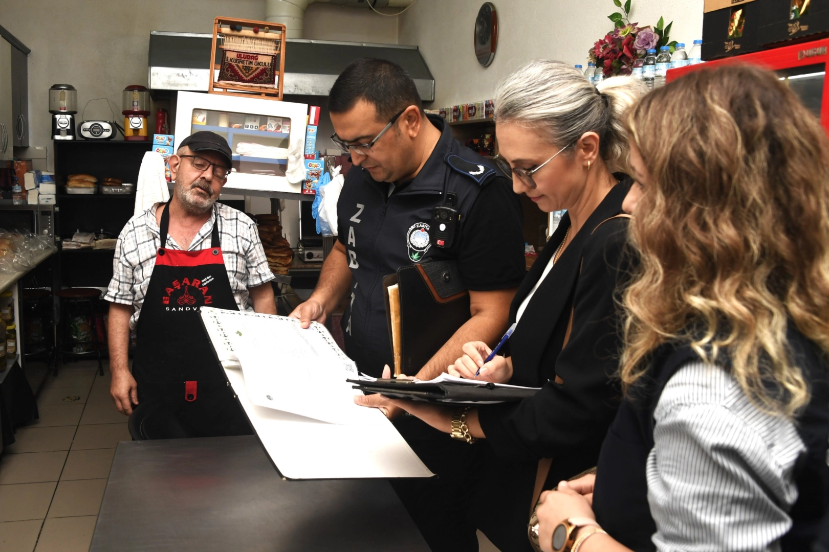 Yeni eğitim ve öğretim yılının başlamasıyla birlikte Osmangazi Belediyesi ekipleri,