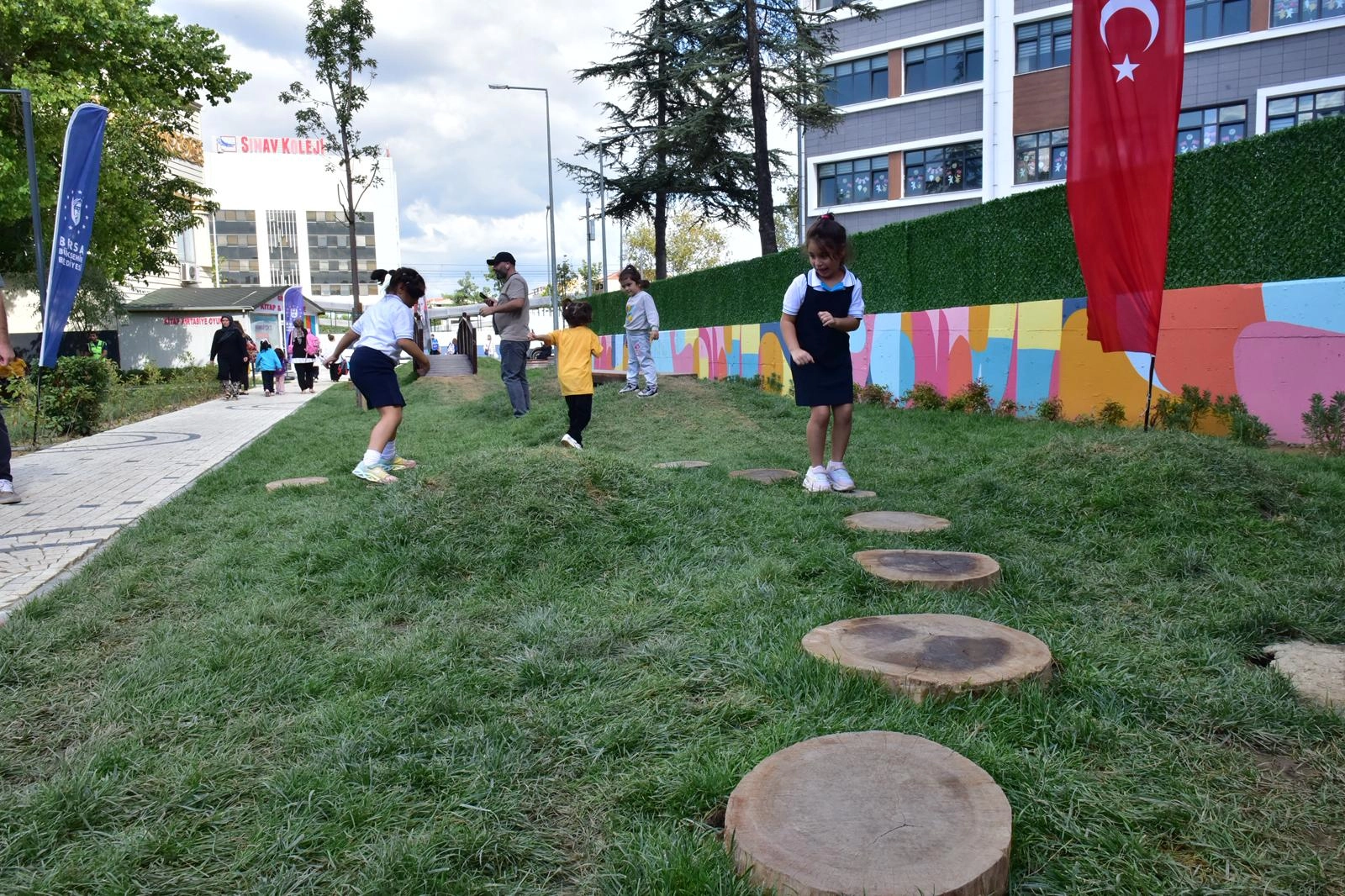 Bursa Büyükşehir Belediyesi’nin Marmara Belediyeler Birliği iş birliğiyle yürüttüğü ‘Sokaklar