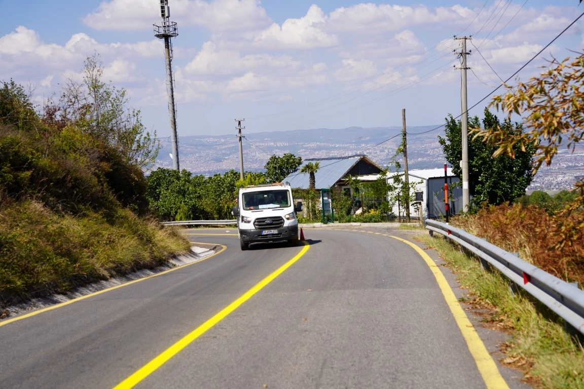 Kocaeli Büyükşehir Belediyesi, ulaşım güvenliğini artırmak amacıyla Kartepe zirve yolunda