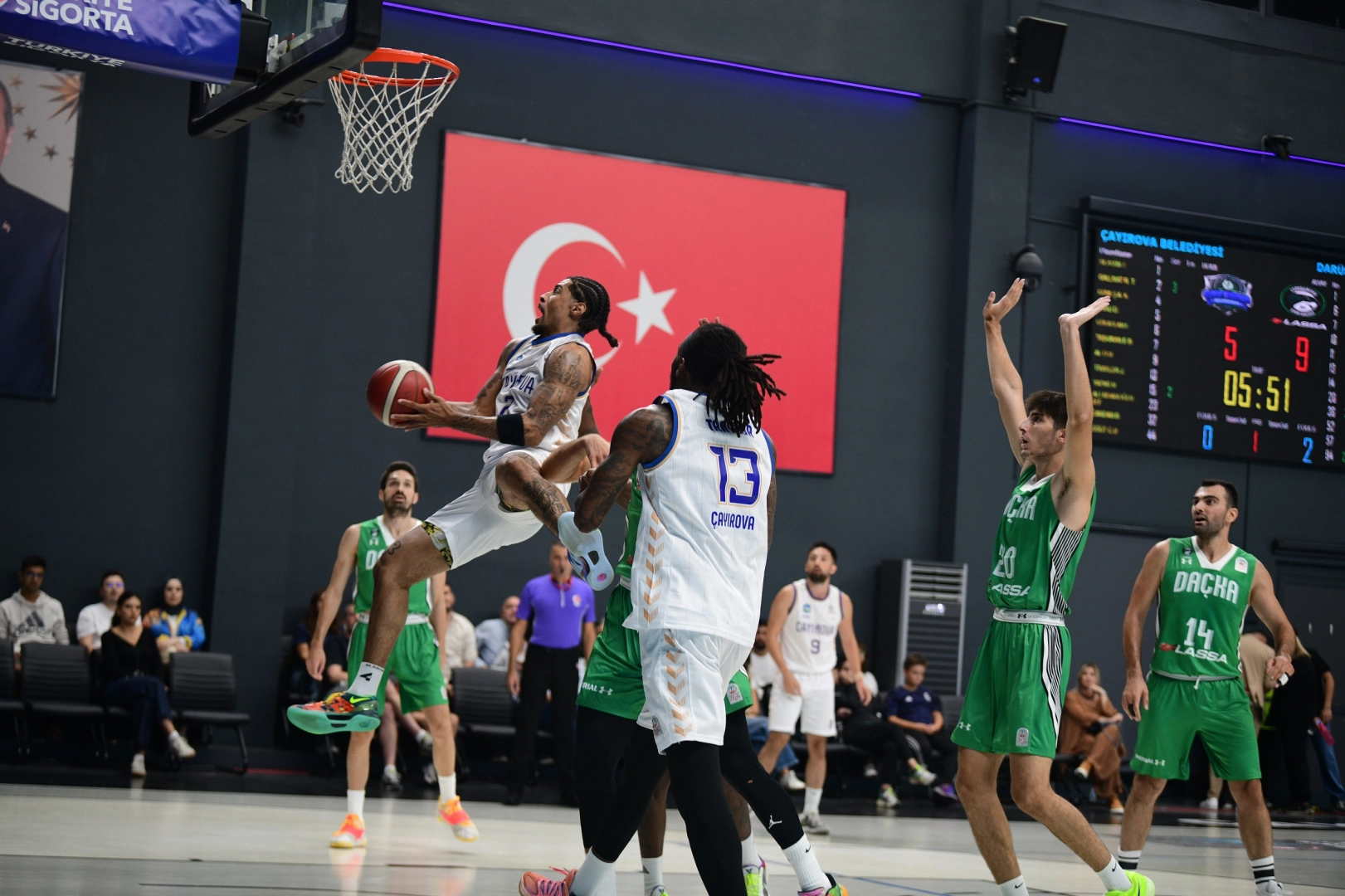 Türkiye Basketbol Ligi 2025-2026 Sezonu açılış karşılaşmasında Darüşşafaka Lassa’yı sahasında