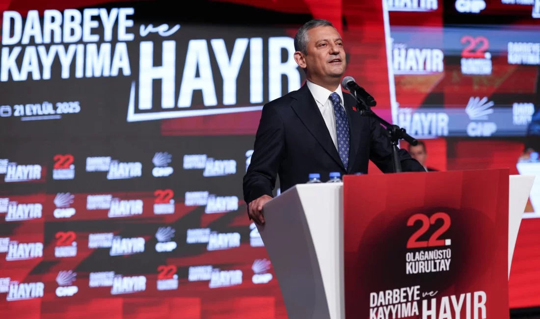 Ankara Nazım Hikmet Kültür Merkezi’nde 22. Olağanüstü Kurultayı’nı gerçekleştiren CHP