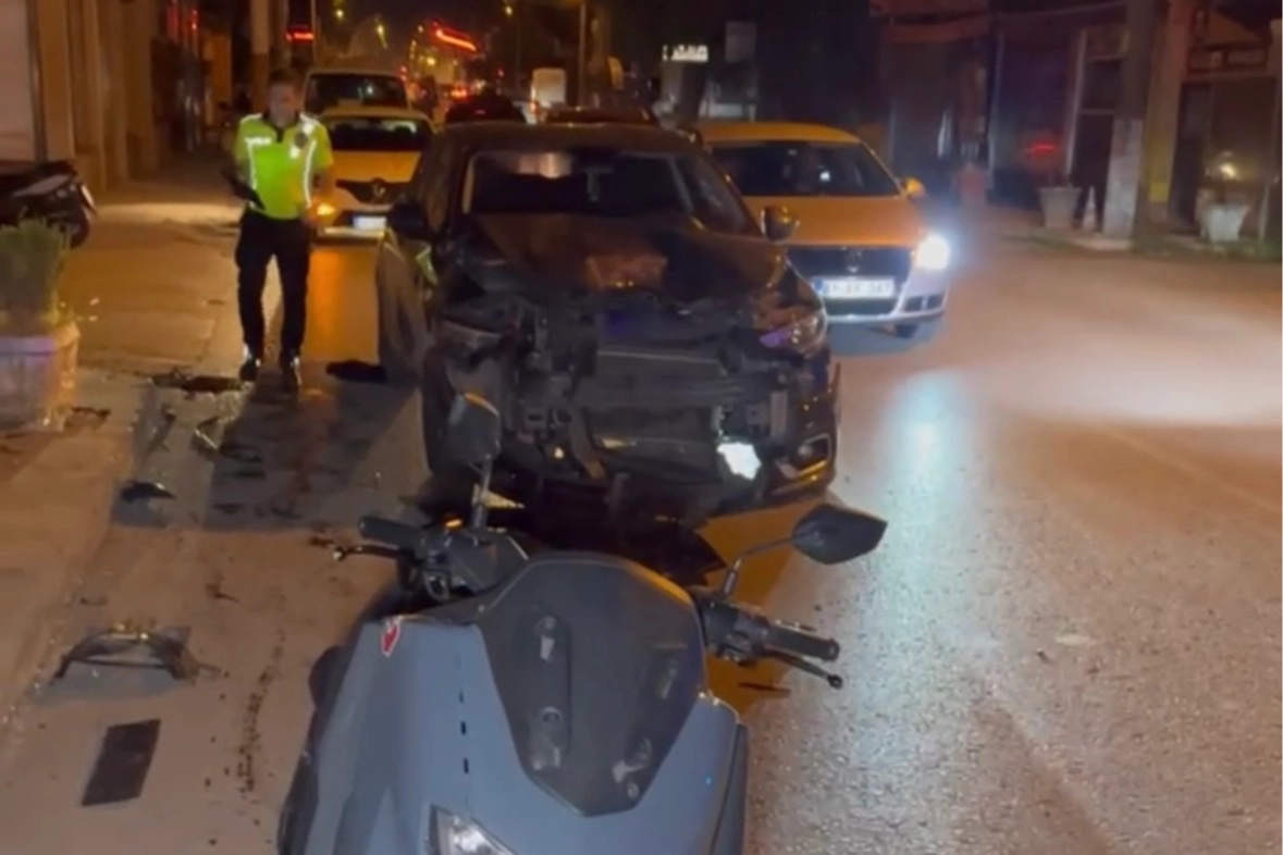 Düzce’de Rasim Betir Paşa Bulvarı’nda meydana gelen kazada otomobil ile