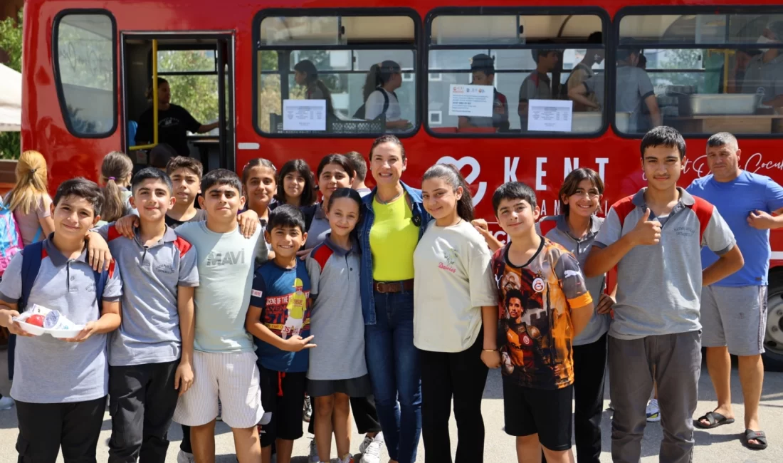 Efes Selçuk Belediyesi’nin örnek sosyal belediyecilik projesi Kent Lokantası Öğrenci