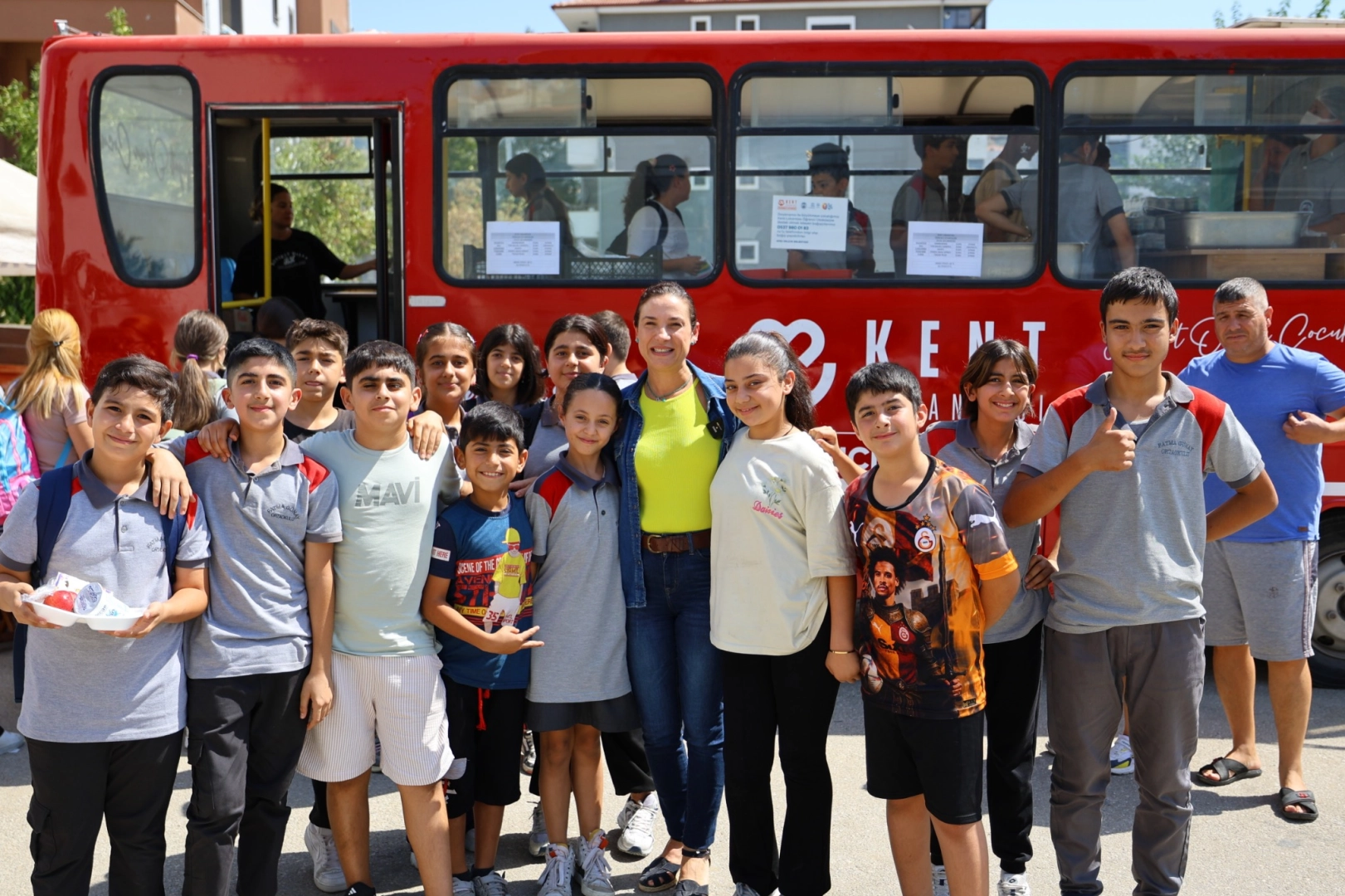 Efes Selçuk Belediyesi’nin örnek sosyal belediyecilik projesi Kent Lokantası Öğrenci