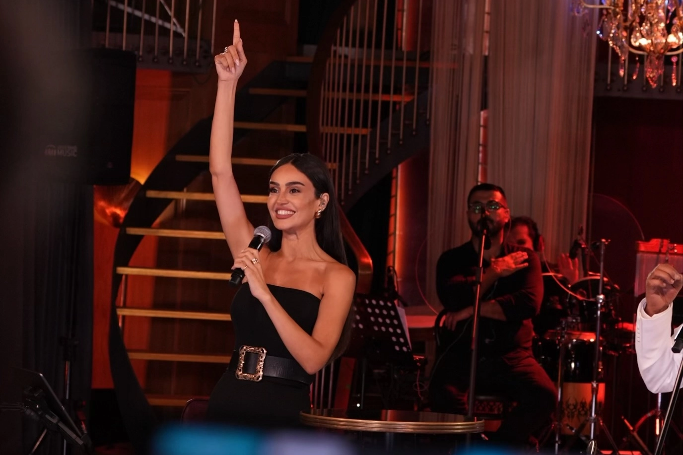 Türk müziğinin genç kuşaktaki en güçlü temsilcilerinden Elif Buse Doğan,