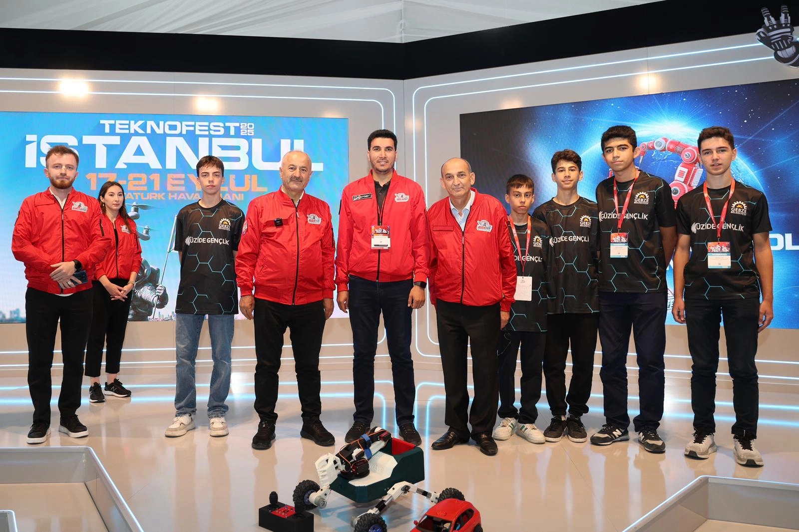 Gebze Belediye Başkanı Zinnur Büyükgöz, Atatürk Havalimanı’nda düzenlenen TEKNOFEST’e katıldı.