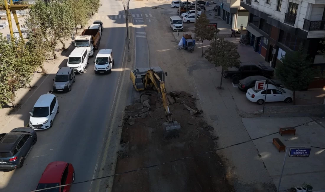 Gebze Belediyesi Fen İşleri Müdürlüğü ekipleri, ilçenin farklı noktalarında sürdürdüğü