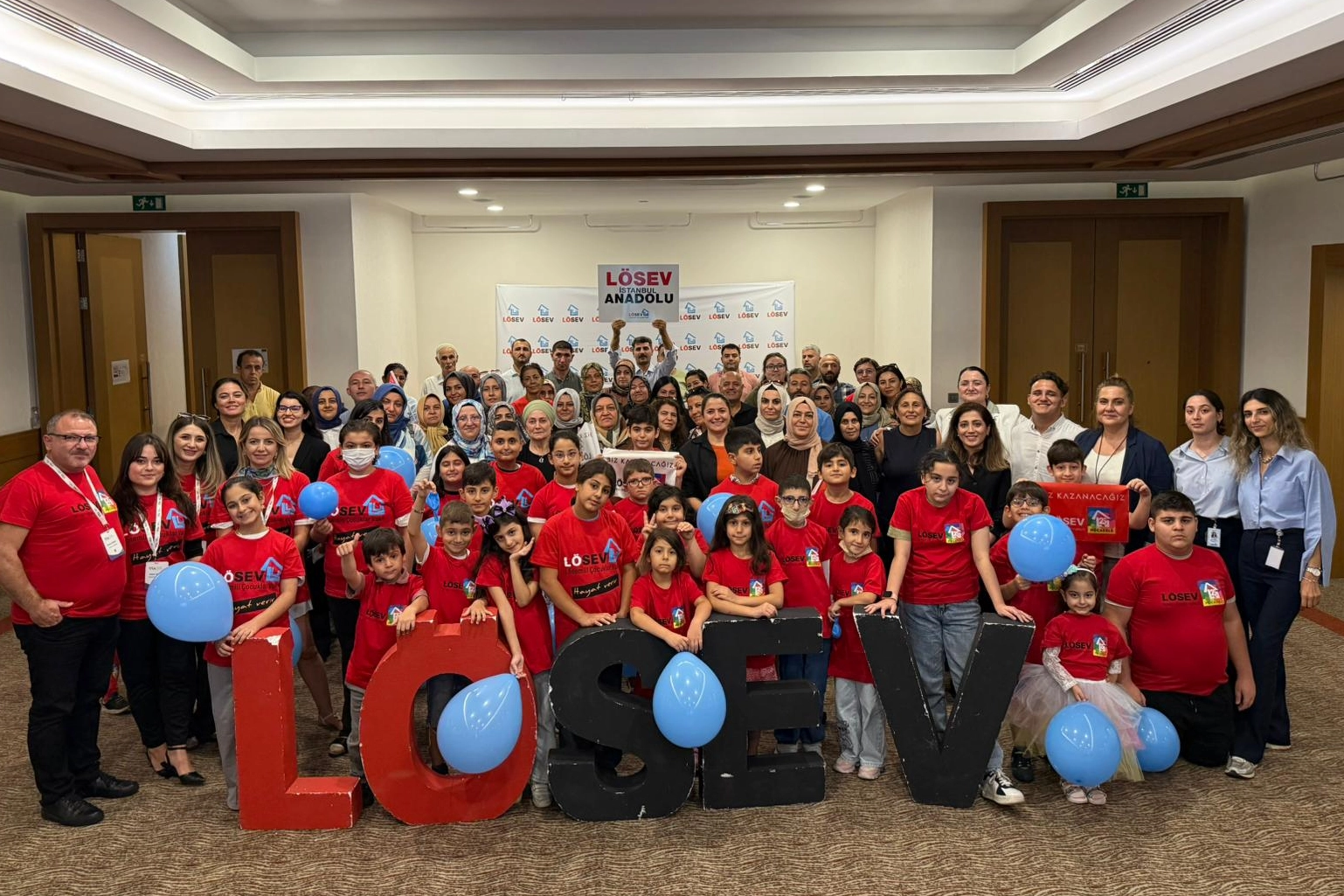 İstanbul’daki ailelerle buluşmalarını sürdüren LÖSEV, Aile Komitesi toplantısında Anıtkabir ziyareti