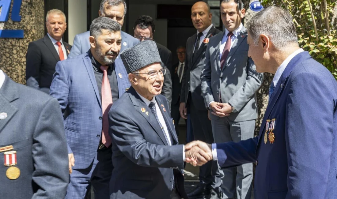 İzmir Büyükşehir Belediye Başkanı Dr. Cemil Tugay, 19 Eylül Gaziler