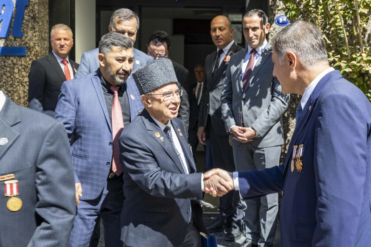 İzmir Büyükşehir Belediye Başkanı Dr. Cemil Tugay, 19 Eylül Gaziler
